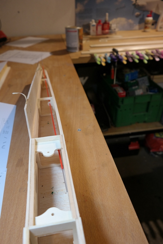 Einkleben des Bowdenzugs